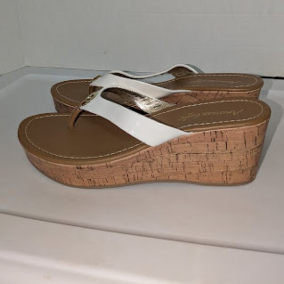 American Eagle Wedge Sandals Fip Flops White Tan Beige Beach Casual Size 9.5 NWT - Picture 6 of 7